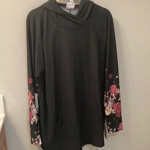 Lularoe NEW WITH TAGS Amber XL with floral sleeves